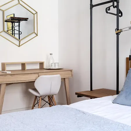 Хостел Poets *