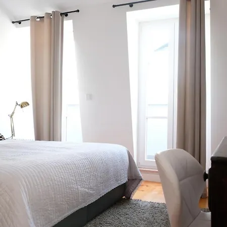 Poets * ליסבון