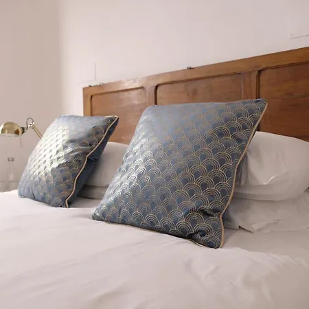 Poets אכסניה *