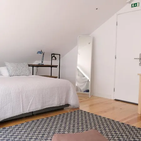 Poets אכסניה *