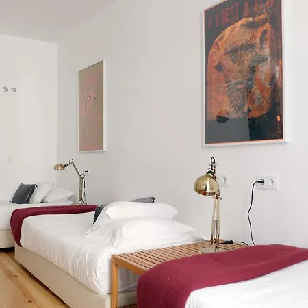 Poets אכסניה *